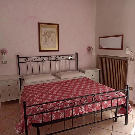 Agriturismo La Quiete Roncofreddo Habitación foto