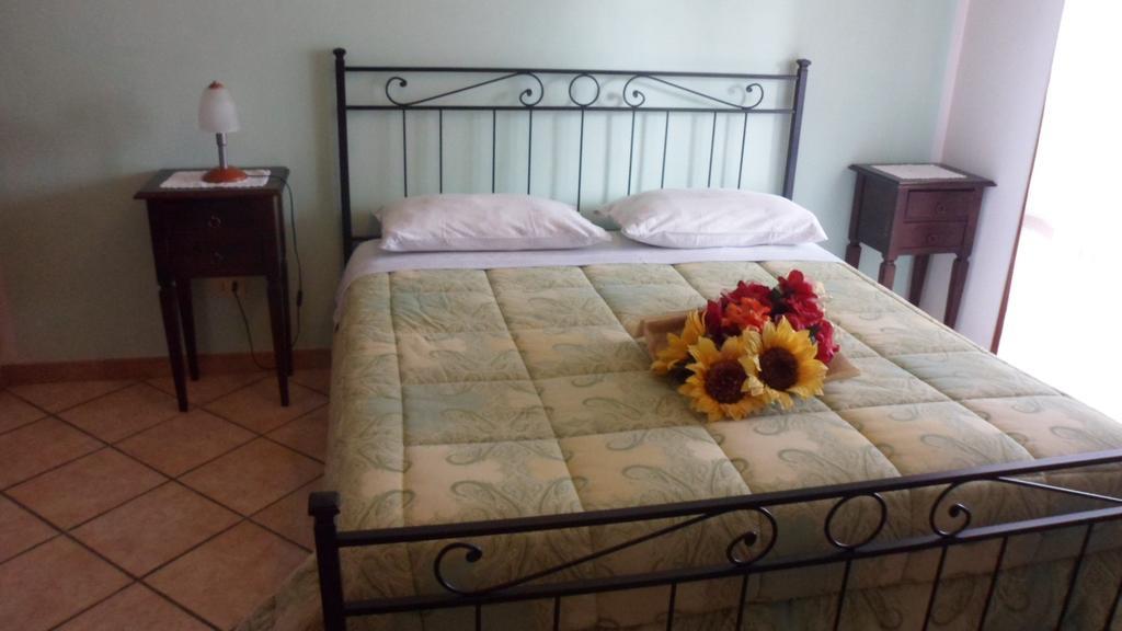 Agriturismo La Quiete Roncofreddo Habitación foto